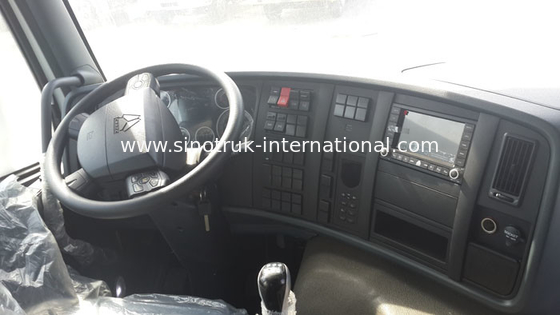 สีขาว SINOTRUK HOWO A7 8X4 รถบรรทุกหนักสำหรับการขุด ZZ3317N3867N1