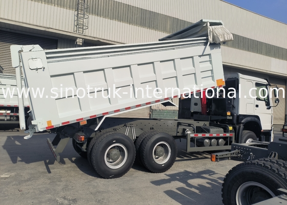 ซินอทรูค โฮโว ทิมเปอร์ ดัมป์ รถกระบะ 380HP 6 × 4 20CBM ขาว