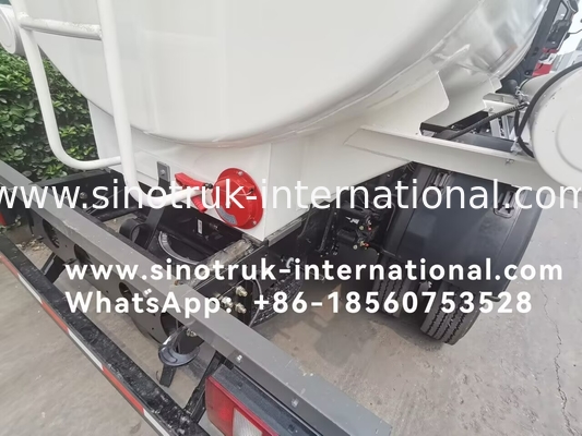 SINOTRUK HOWO 4X2 ขนส่งน้ํามันรถบรรทุก SINOTRUK HOWO 5-6CBM