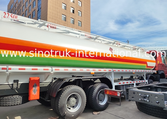 SINOTRUK HOWO สีแดง 380HP 8×4 12ล้อ รถบรรทุกน้ํามันขนาดสูง