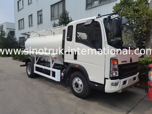 SINOTRUK HOWO 4X2 6ล้อ รถบรรทุกถังน้ํามัน 5-6CBM ถังเดียวพร้อมเครื่องวัดระบายน้ํา
