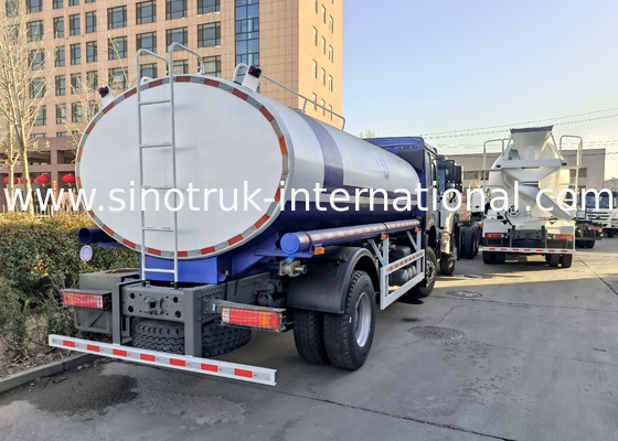 SINOTRUK HOWO รถบรรทุกถังน้ํา 4x2 RHD 300HP 10CBM สําหรับการขนส่งน้ําที่ยั่งยืน