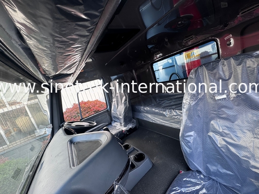 SINOTRUK HOWO รถบรรทุก ชาซี SINOTRUK Engine371HP 6 × 4 RHD พร้อมไฟเตือน ใช้ในรถบรรทุกขนของ