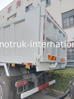 2 ผู้โดยสาร Sinotruk Hohan Tipper Dump Truck Weichai เครื่องยนต์ 6 × 4 LHD 380HP ด้วยชนิดการส่งด้วยมือ