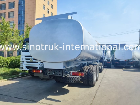 รถบรรทุกน้ำมัน HOWO 8*4 400HP LHD สำหรับงานหนัก ขนาด 40CBM ระบบถังคู่ สำหรับการขนส่งน้ำมันระยะไกล