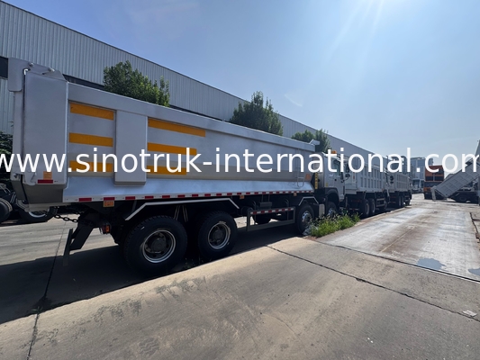 SINOTRUK HOWO 371HP 8x4 รถดั๊มพ์ Tipper สำหรับงานก่อสร้าง รุ่นเก่า หน้าตรง กันชนแบบทหาร สำหรับพื้นที่เหมืองแร่ ไฟเตือนสองดวง ตู้คอนเทนเนอร์แบบ U