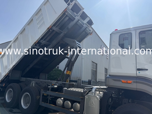 SINOTRUK HOHAN Howo รถดั้มพ์เทรลเลอร์ ยกกลาง เครื่องยนต์ Weichai 6 × 4 LHD กล่องบรรทุกทรงสี่เหลี่ยม สีขาว 19-20 ลูกบาศก์เมตร
