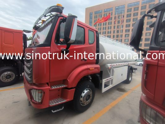 SINOTRUK Oil Transport Truck With Manhole Cover and Breath Valve 10000L Volume