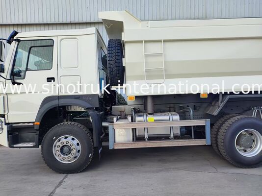 รถกระบะขาว HOWO ทนทาน 6×4 371HP 20CBM พร้อมร่างเหล็กแรงสูงสําหรับงานหนัก