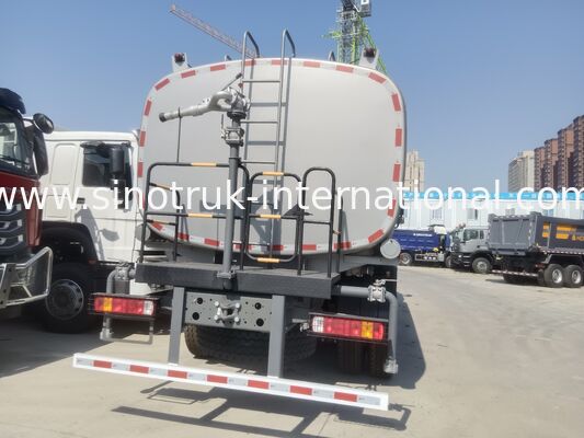 รถบรรทุกถังเก็บน้ำ Sinotruk Howo Sprinkler 10-25CBM 6 X 4 Euro 2 371HP สีขาว