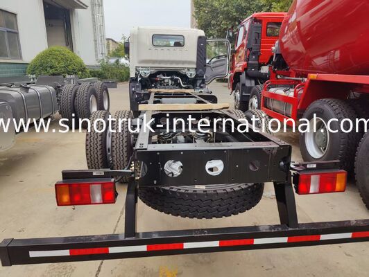 HOWO 140HP แชสซีรถบรรทุกขนส่งสินค้าทางซ้ายพร้อมความสามารถในการรับน้ำหนัก 8-12 ตัน