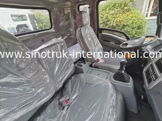 HOWO 140HP แชสซีรถบรรทุกขนส่งสินค้าทางซ้ายพร้อมความสามารถในการรับน้ำหนัก 8-12 ตัน