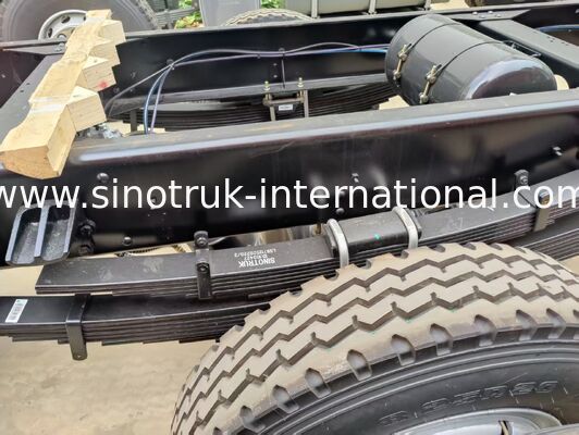 HOWO 140HP แชสซีรถบรรทุกขนส่งสินค้าทางซ้ายพร้อมความสามารถในการรับน้ำหนัก 8-12 ตัน