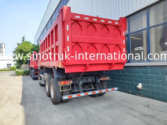 รถบรรทุกหนักสีแดง 6 * 4 รถกระบะ 20 เมตรคิวบิก 371HP เครื่องยนต์ 40-50 ตัน