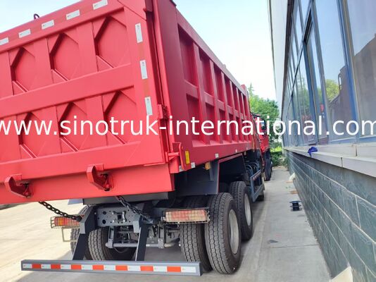 รถบรรทุกหนักสีแดง 6 * 4 รถกระบะ 20 เมตรคิวบิก 371HP เครื่องยนต์ 40-50 ตัน