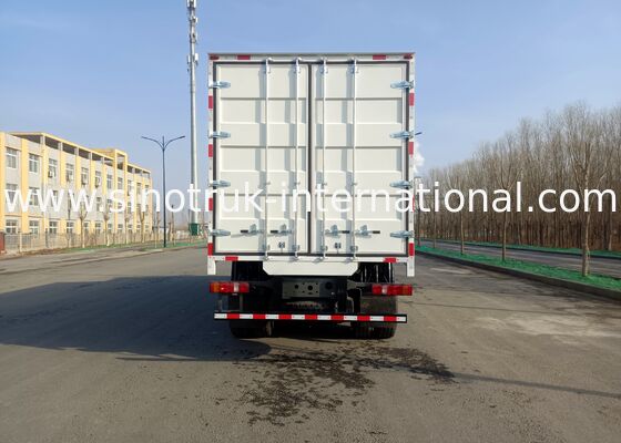 รถบรรทุกงานหนัก 6x4 ขับเคลื่อนด้วยกระปุกเกียร์ Sinotruk ให้การรองรับน้ำหนักที่เหนือกว่าและความน่าเชื่อถือในการปฏิบัติงาน