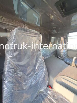 HOWO A7 รถบรรทุกแทรกเตอร์มือสอง LHD 6X4 ยูโร 2 371 HP