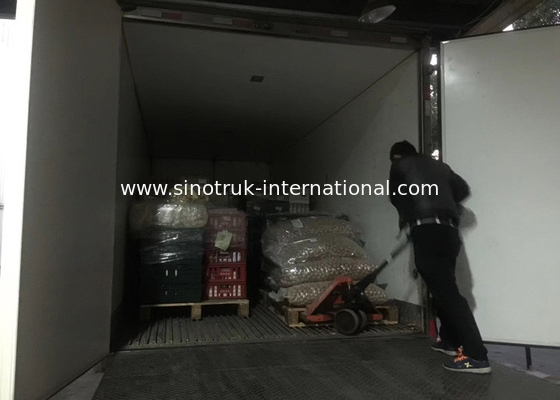 โครงสร้างแซนวิช 4 × 2 รถบรรทุกตู้เย็นประสิทธิภาพความร้อนฉนวนกันความร้อนที่ดี