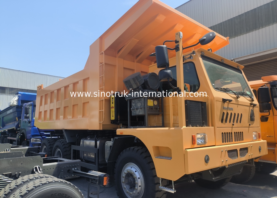 Sinotruk Howo รถขนของขุดเหมือง 90 ตัน รถบรรทุกเหล็กความแข็งแรงสูง 6 × 4