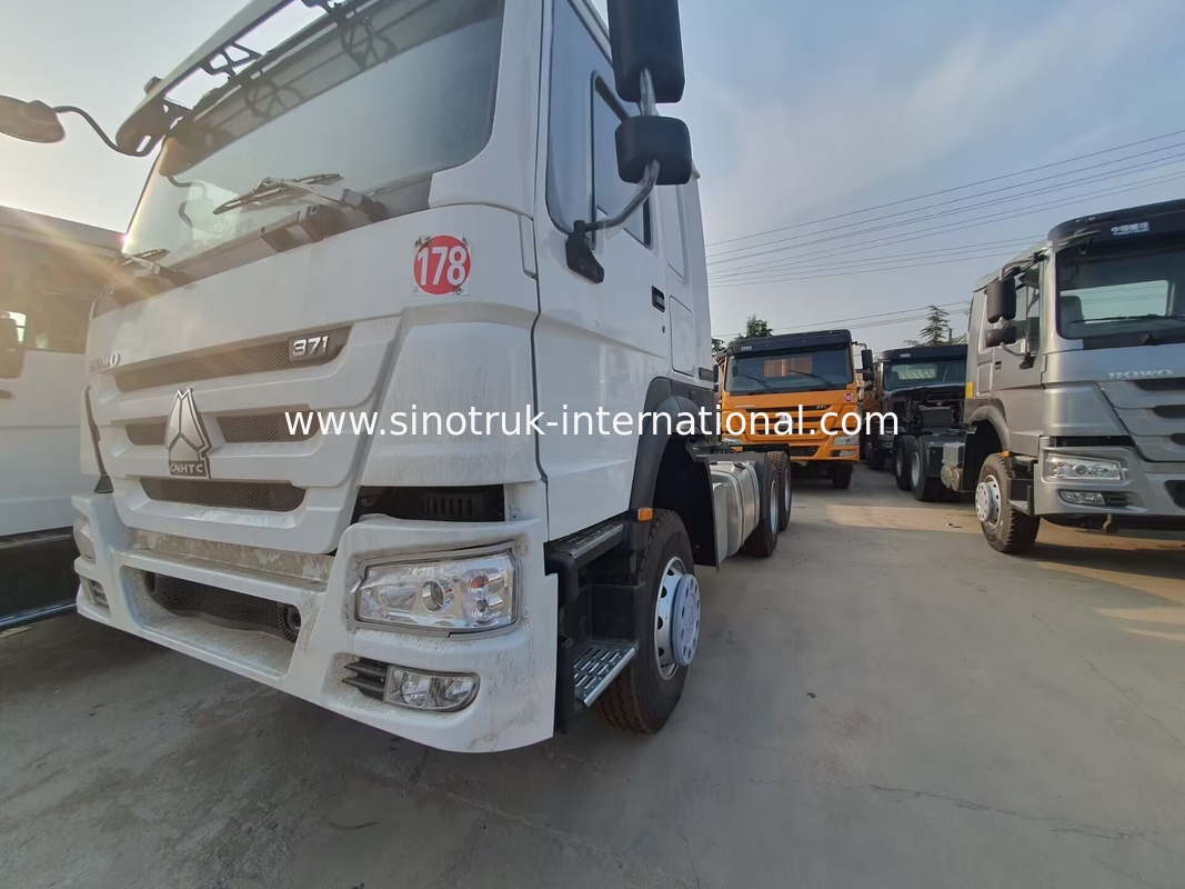 HOWO A7 รถบรรทุกแทรกเตอร์มือสอง LHD 6X4 ยูโร 2 371 HP