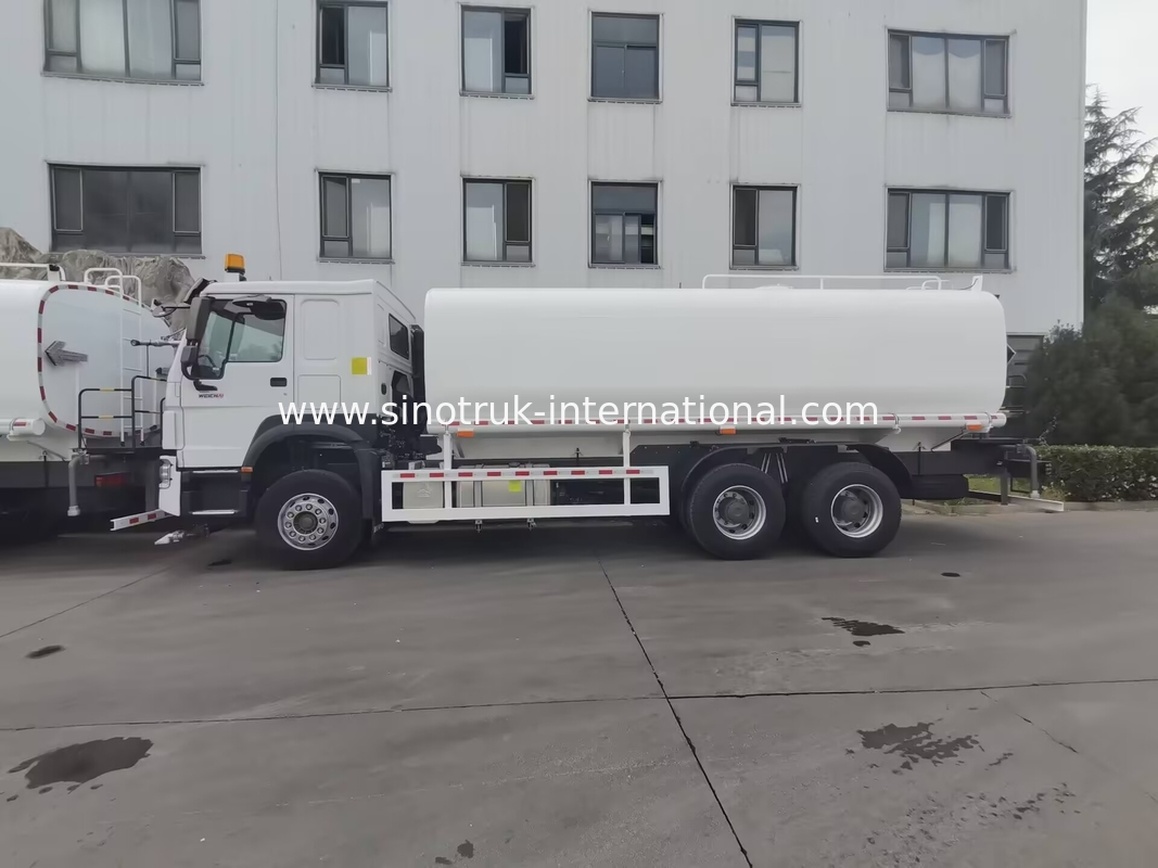 Sinotruk HOWO ขาว RHD 6x4 รถบรรทุกถังน้ํา ZZ1257V4347B1 ด้วยฟังก์ชันระบายความดันสูง