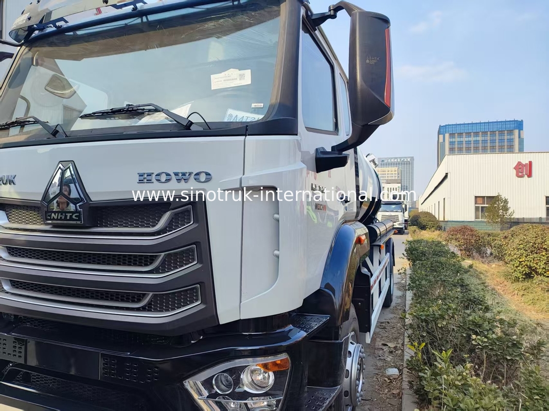 HOWO 300HP 10CBM 4x2 รถบรรทุกดูดน้ําเสีย: พลังงานหนัก, การทําความสะอาดแม่นยําและประสิทธิภาพที่ไม่มีคู่