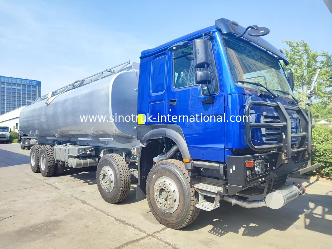 รถบรรทุกน้ำมัน HOWO 8*4 400HP LHD สำหรับงานหนัก ขนาด 40CBM ระบบถังคู่ สำหรับการขนส่งน้ำมันระยะไกล