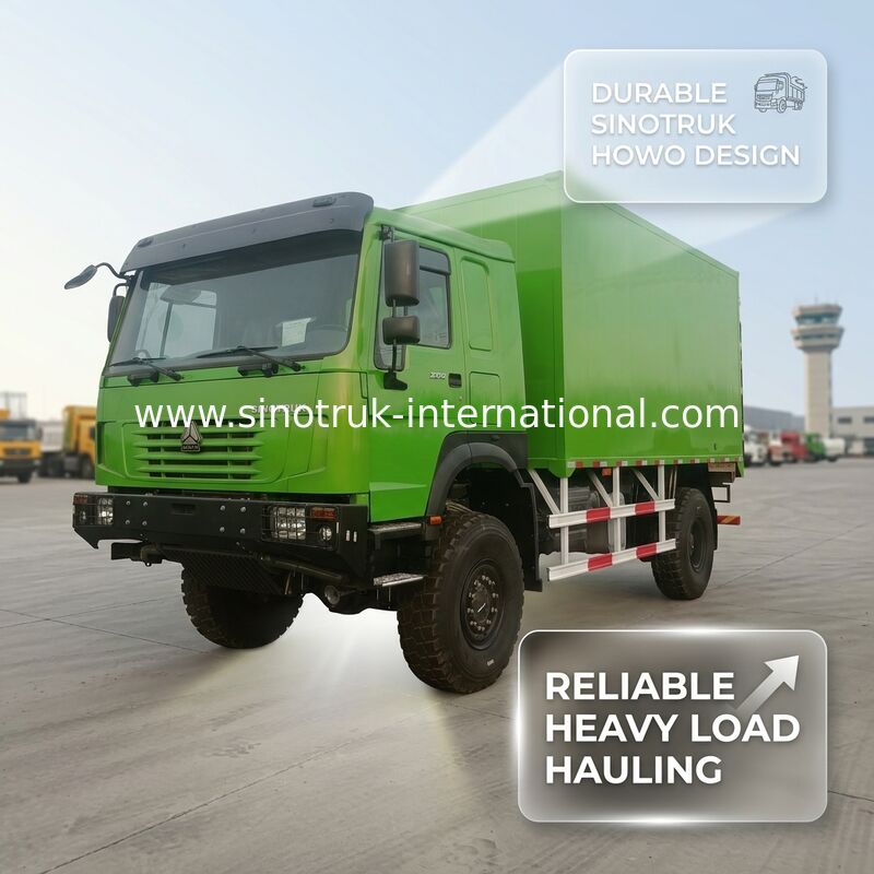SINOTRUK รถบรรทุกหนักแบบ 4X4 LHD ขับยนต์ ถังสินค้า 5000*2300*2300 มิลลิเมตร และความจุของแกนหลัง 16 ตัน สําหรับขนสินค้าหนัก สีเขียว