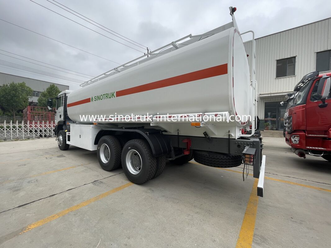 SINOTRUK TX Model 6X4 25CBM Oil Tank Truck 10Wheels 336Hp White Two Warning Lights