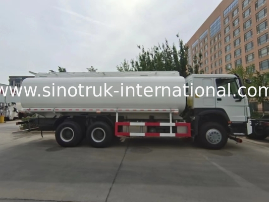 HOWO 6 × 4 10 Wheels Oil Tank Truck 400HP 20CBM สำหรับการขนส่ง