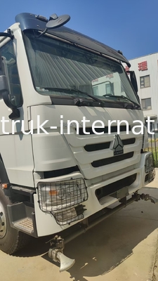 HOWO 6*4 ขับรถ 400HP 18m3 รถกระบี่กระบี่น้ําขนาดใหญ่ (รถกระบี่น้ํา / เครื่องกระบี่น้ํา เหมาะสําหรับการกําจัดฝุ่นทางและการชลประทาน)