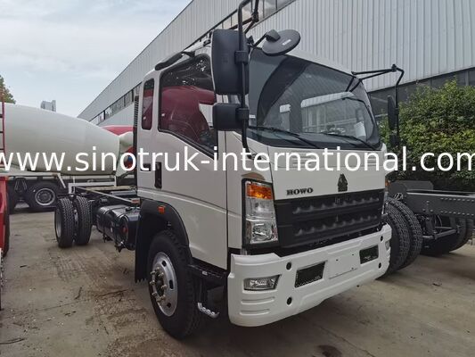 HOWO 140HP แชสซีรถบรรทุกขนส่งสินค้าทางซ้ายพร้อมความสามารถในการรับน้ำหนัก 8-12 ตัน