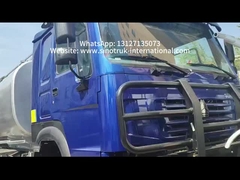 รถกระบะน้ํามัน LHD ขนาดหนัก HOWO 8*4 400HP: ระบบถังน้ํามันคู่ 40CBM สําหรับการกระจายน้ํามันระยะไกล